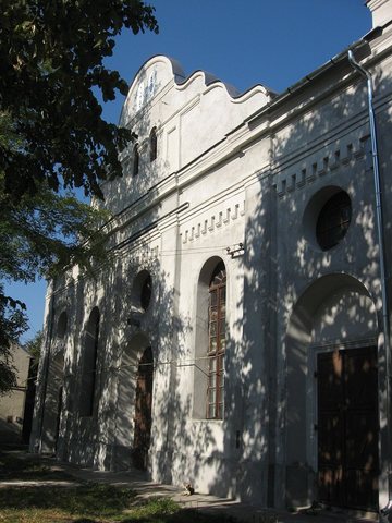 The synagogue of Nagybánya (Baia Mare), photographed in 2011. Meir Brecher HaKohen was living in Nagybánya by 1887 and again in 1913, and his children Feige Rac