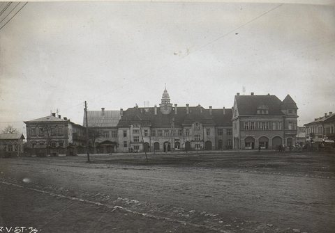 The town hall of Rădăuți (Radautz), photographed in September 1917.