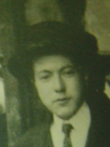 Elias (Elisha) Wahrsager as a young man, cut from a group photograph. Identification: family tree kept by descendants of Todres Gottesdiener