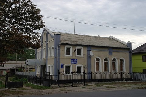 The synagogue on Poltavska Street in Mohyliv-Podilskyi (Moghilev), photographed in 2017. Riwen Mordche Brecher and his wife Chana Itte died in Moghilev, Transni