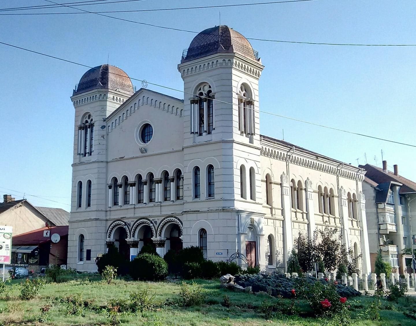 The Great Synagogue of Rădăuți, opened in 1883 while Eisig Brecher lived in the town, as it stands today.