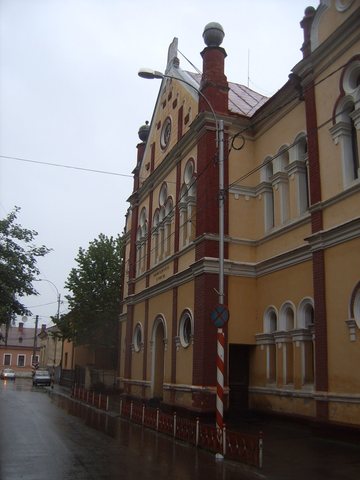 The synagogue of Sighet (Máramarossziget), as it stood in 2007 — the Sighet of Meir Brecher HaKohen and Freide Frohner’s family.