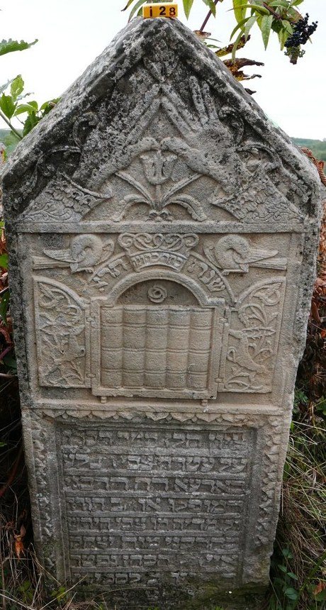 Gravestone of Zvi Hirsh, son of Yitzchak Aizik HaKohen, died 5 Iyar 5601 (26 April 1841), Siret. The carving shows the priestly hands.