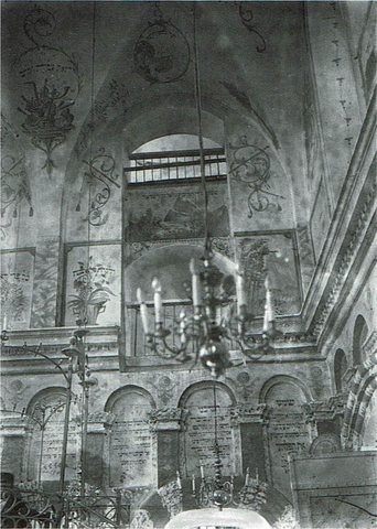 The synagogue of Dobromil, the town of Malka Unger’s birth, on a postcard of about 1910.