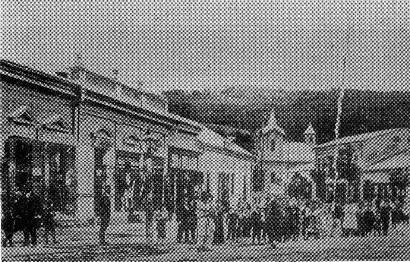 Gura Humorului about 1910: the market square, with Mănăstirea Humorului (Kloster Humora) beyond — the town where Riwen Mordche Brecher and Chana Itte Knobler ma