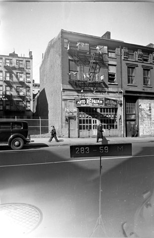 136 East Broadway, Manhattan, about 1940: Elias Wahrsager’s address in 1922.