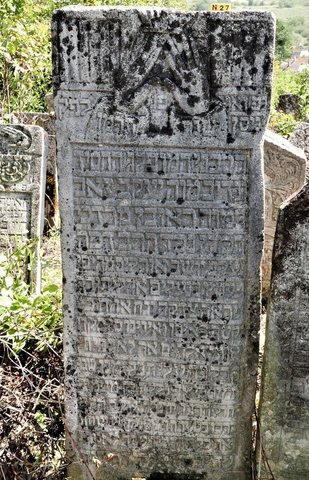 Gravestone of Yaakov Zeev, son of Reuven Mordechai HaKohen, “grandson of the rabbi of this town”, died 6 Nisan 5646 (11 April 1886), Siret.
