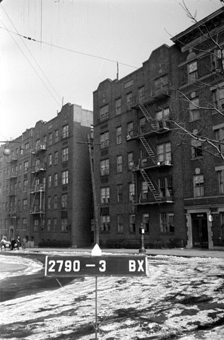 1640 Topping Avenue, Bronx, about 1940: the address of David and Esther Brecher on David’s 1942 draft registration, and of Alex and Anne in 