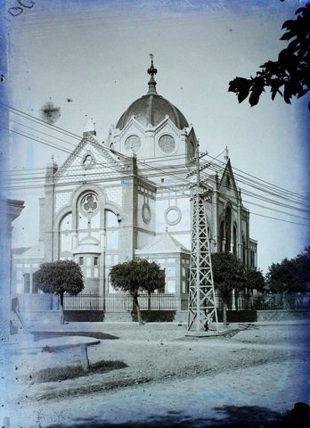 The synagogue on Eötvös utca, Szatmárnémeti (Satu Mare), 1914 (the building has since been demolished) — the town where Chaim Yehuda (Miksa) Brecher died in 194
