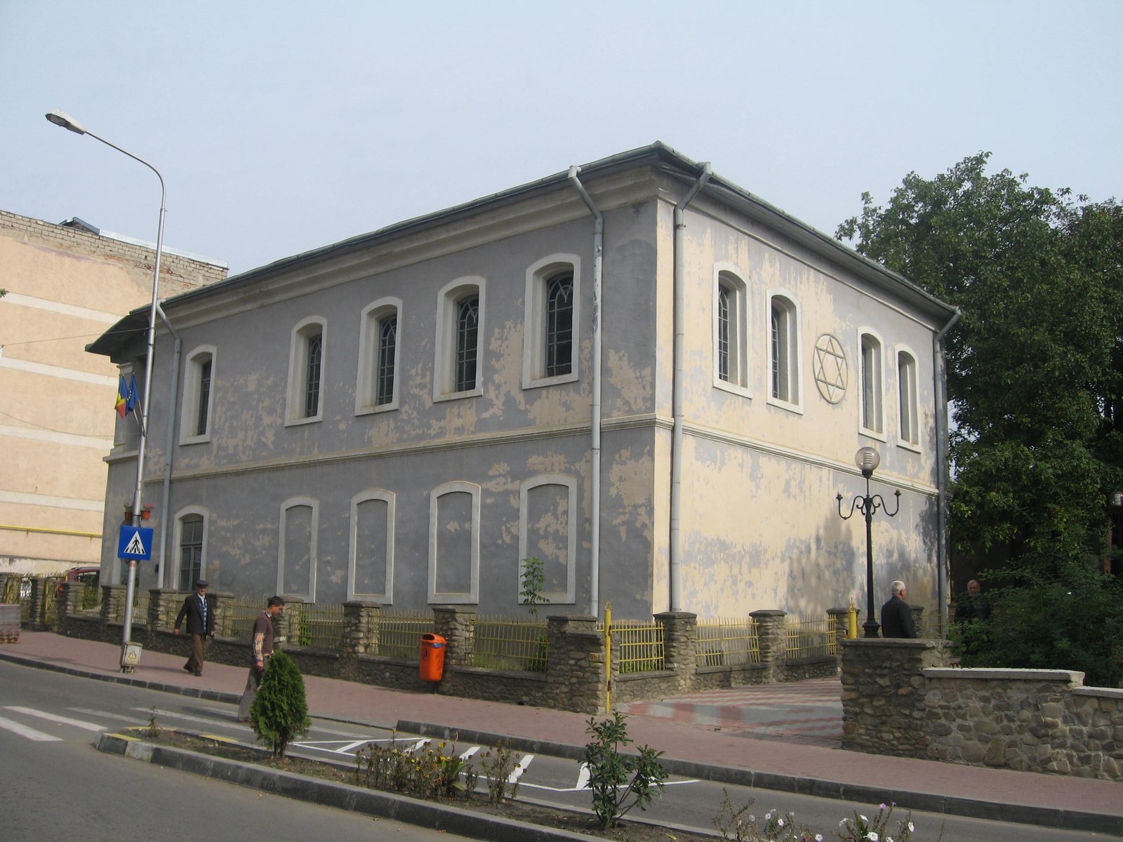 The Great Synagogue of Siret (Sereth), built about 1840, as it stood in 2009.