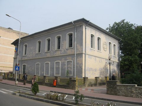 The Great Synagogue of Siret (Sereth), built about 1840, as it stood in 2009.